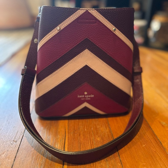 kate spade Handbags - Kate Spade Burgundy and Cream Chevron Crossbody Bag